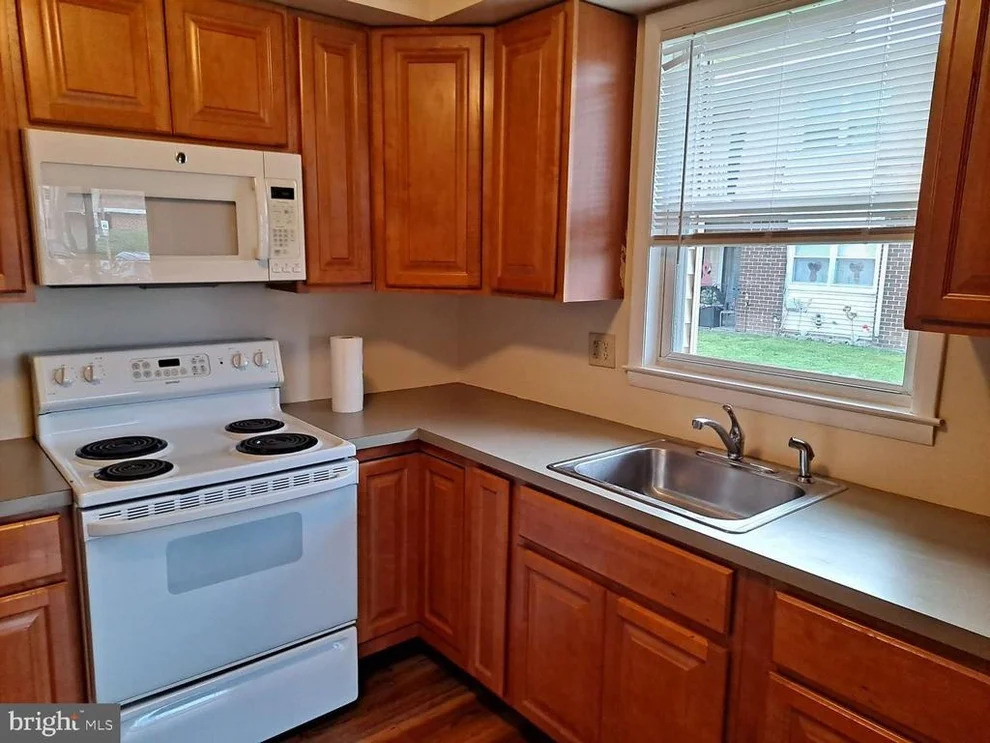 Unit for sale at 2 FLORENCE TOLLGATE, FLORENCE, NJ 08518