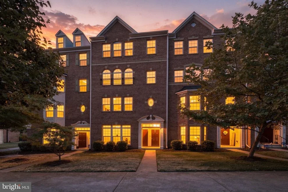 Unit for sale at 15149 LEICESTERSHIRE STREET, WOODBRIDGE, VA 22191