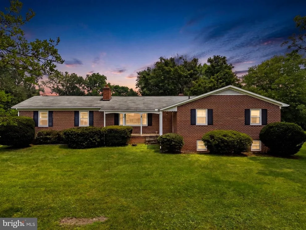 Unit for sale at 3 S HUGHES STREET, HAMILTON, VA 20158