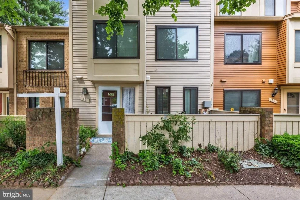 Unit for sale at 25 DOCENA COURT, MONTGOMERY VILLAGE, MD 20886