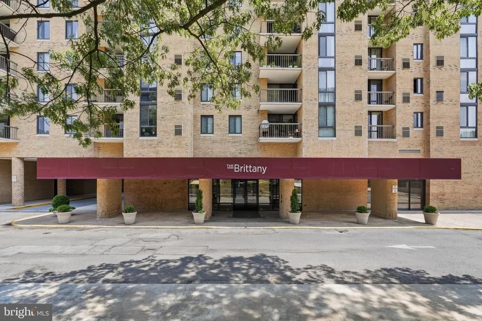 Unit for sale at 4500 S FOUR MILE RUN DRIVE, ARLINGTON, VA 22204