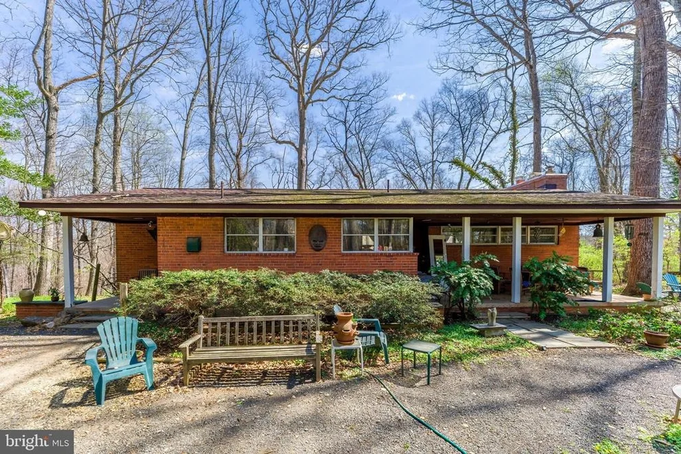 Unit for sale at 901 CHINQUAPIN ROAD, MCLEAN, VA 22102