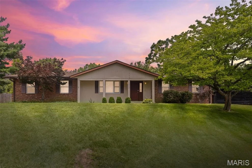 Unit for sale at 2002 Lemontree Lane, Collinsville, IL 62234