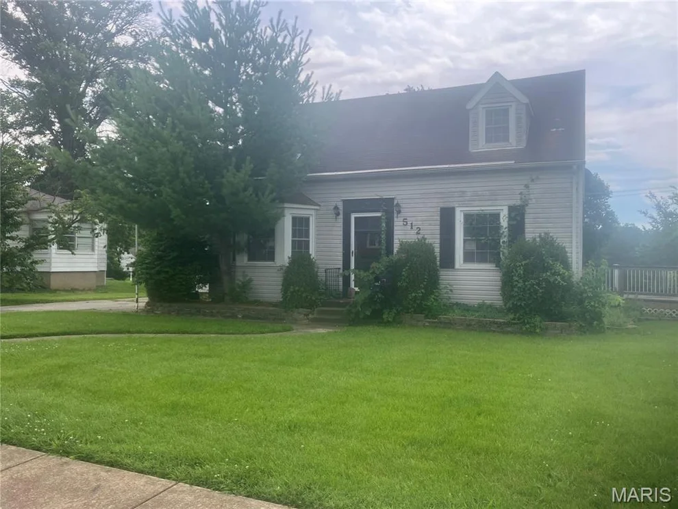 Unit for sale at 512 W Legion Avenue, Columbia, IL 62236