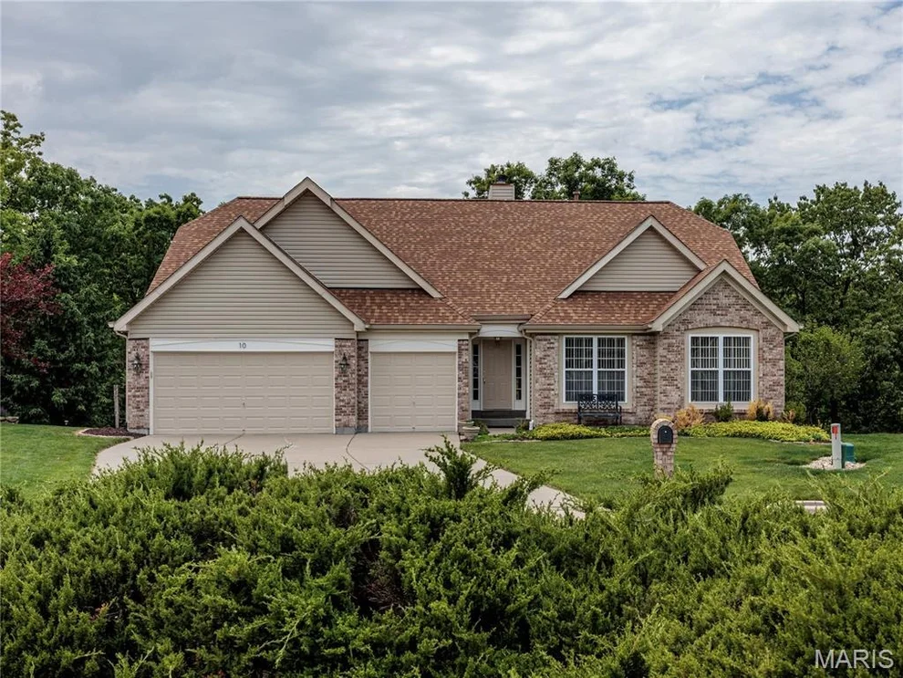 Unit for sale at 10 MERAMEC BLUFFS Court, Eureka, MO 63025