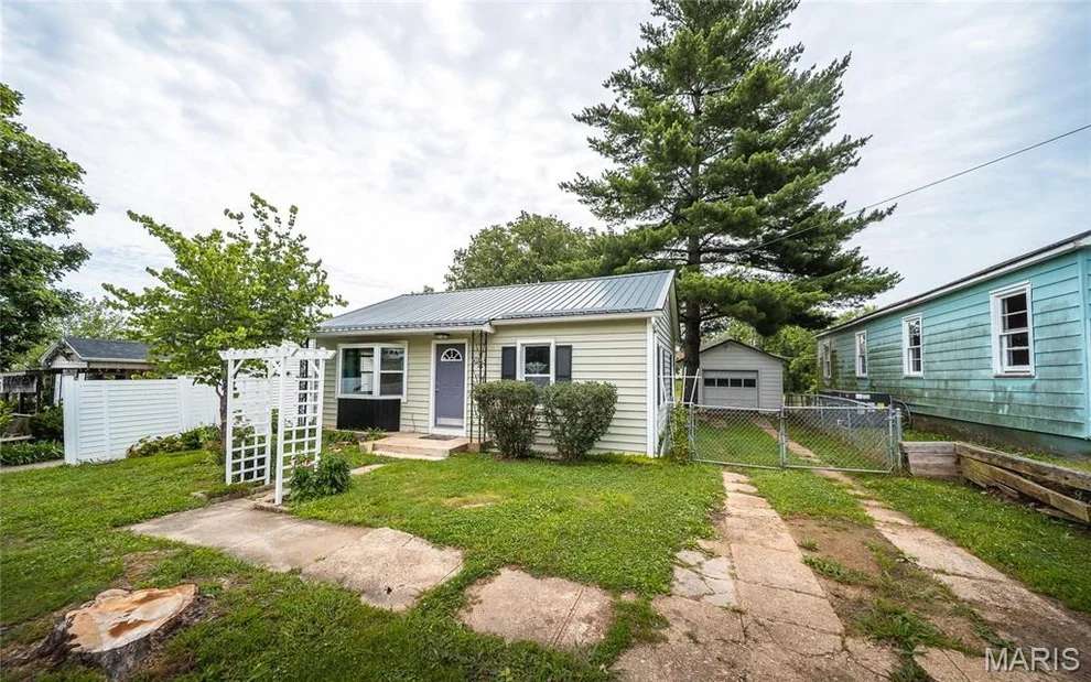 Unit for sale at 205 Maple Street S, Dixon, MO 65459
