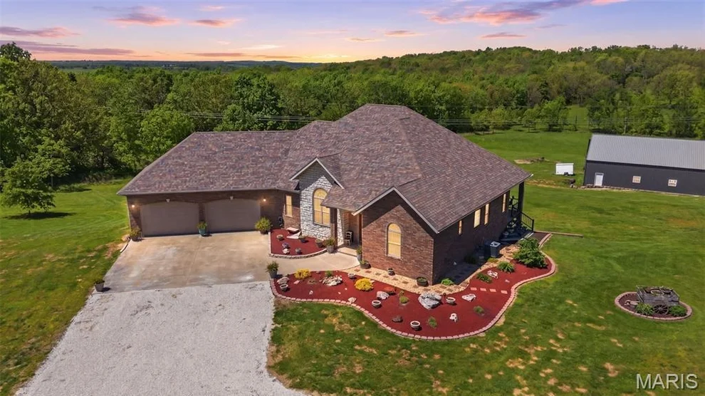Unit for sale at 11285 M- Oak Hill Lane, Mountain Grove, MO 65711