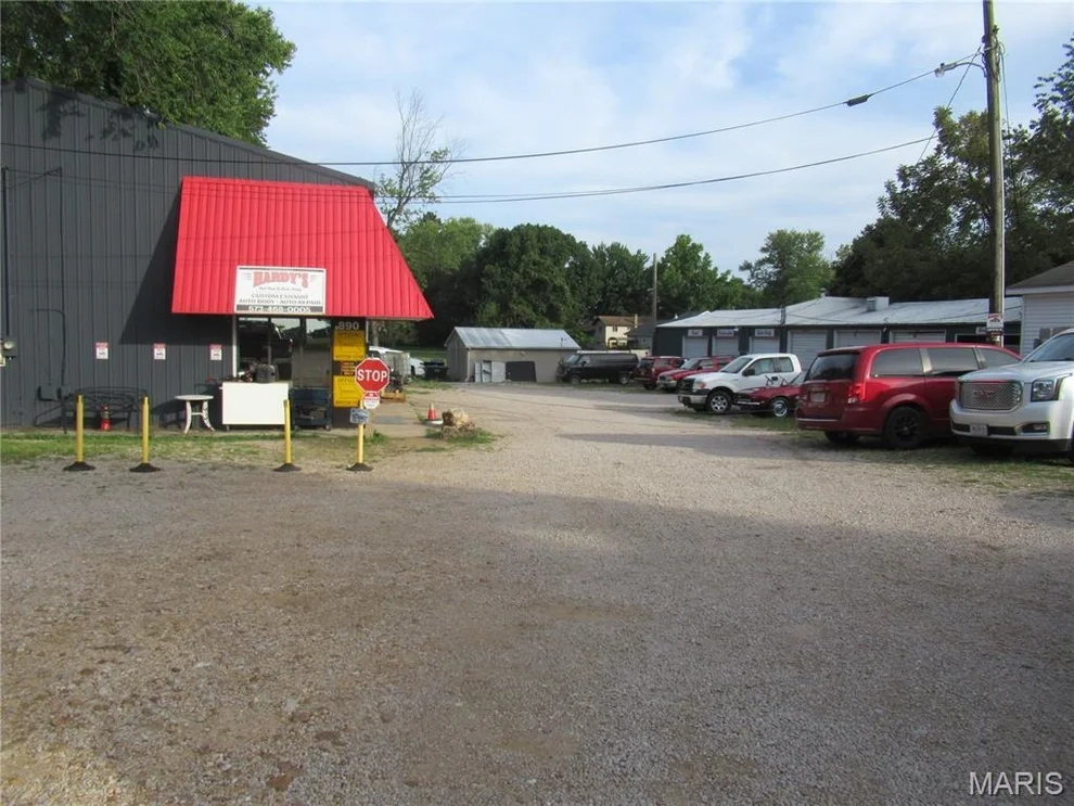 Unit for sale at 890 W Springfield Road, Sullivan, MO 63080
