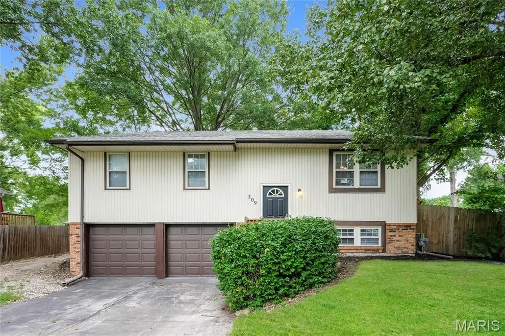 Unit for sale at 209 Valley Drive, Grain Valley, MO 64029