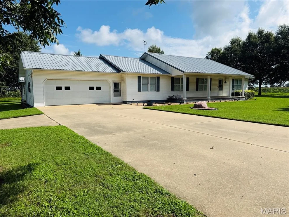 Unit for sale at 1918 Boone Lane, Campbell, MO 63933