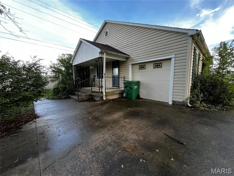 Unit for sale at 802 Summit St, Butler, MO 64730