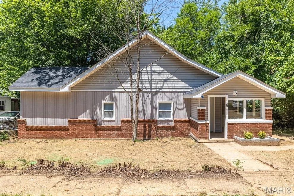 Unit for sale at 1331 Benton Street, Poplar Bluff, MO 63901