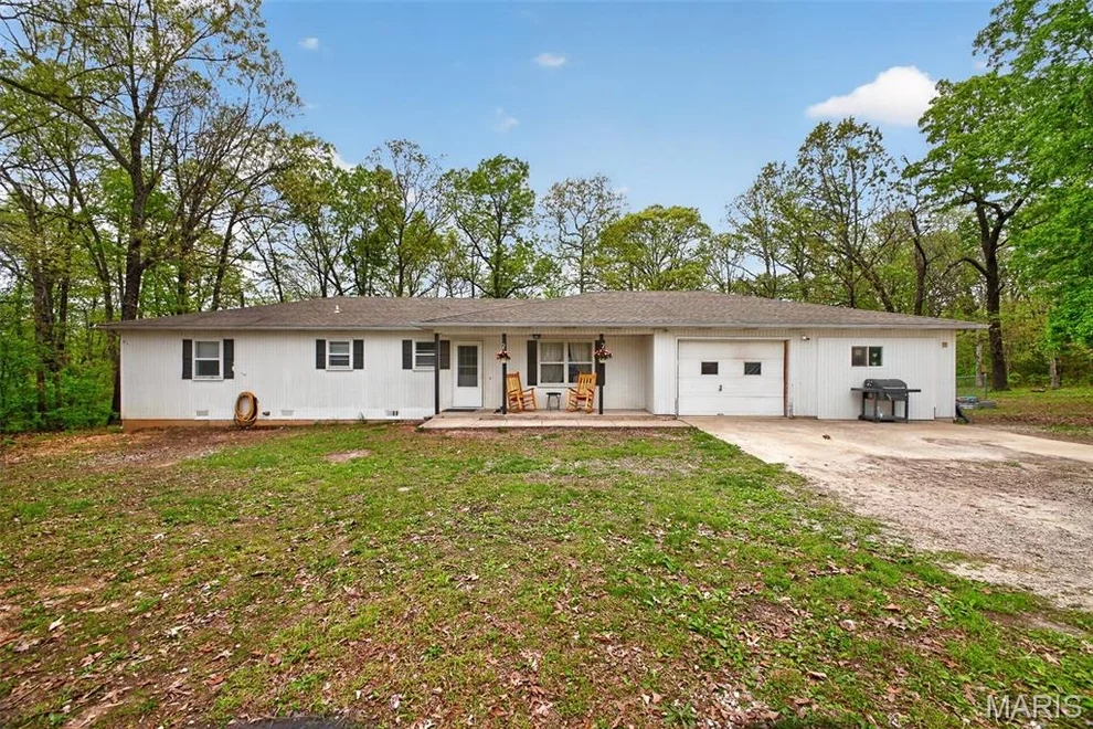 Unit for sale at 23639 Hawaii Road, Lebanon, MO 65536