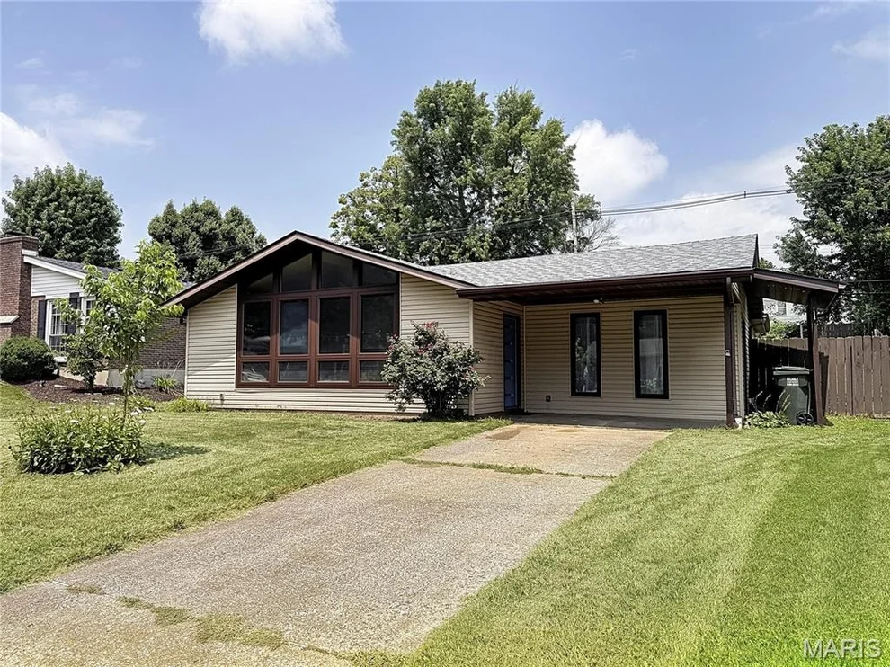 Unit for sale at 1108 N Rapp Avenue, Columbia, IL 62236
