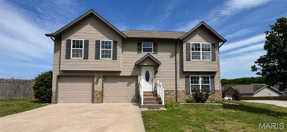 Unit for sale at 1570 Lyle Curtis Circle, Waynesville, MO 65583