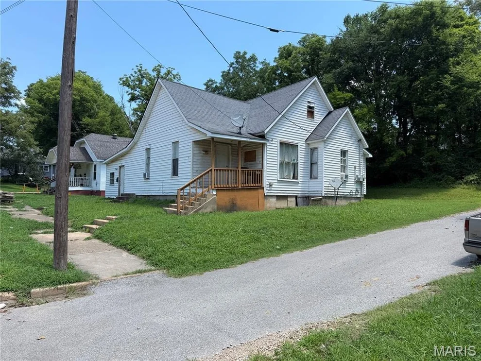 Unit for sale at 512 N 6th Street, Poplar Bluff, MO 63901