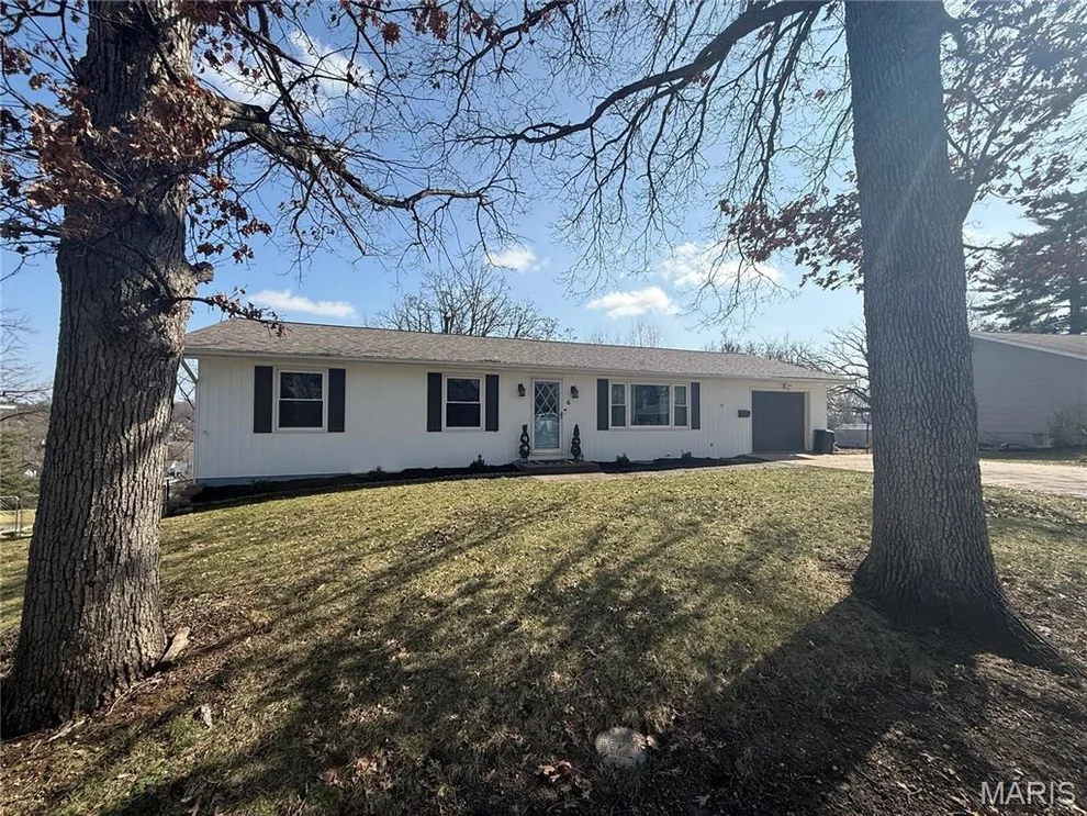 Unit for sale at 6 Fair Oaks Drive, Hannibal, MO 63401