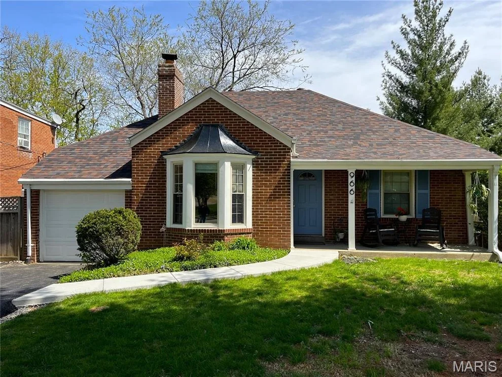 Unit for sale at 966 N Geyer Road, Kirkwood, MO 63122