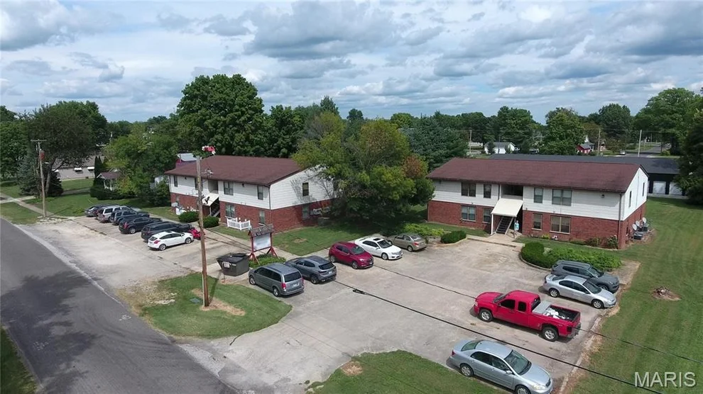 Unit for sale at 818 S 6th Street, Carrollton, IL 62010