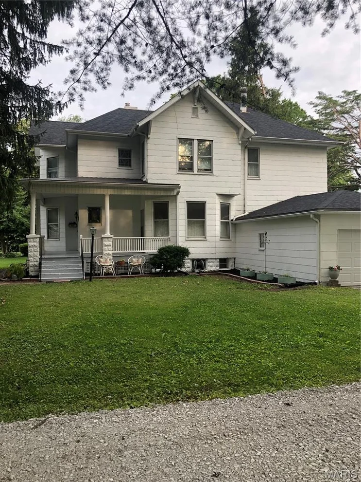 Unit for sale at 215 E Olive Street, Staunton, IL 62088