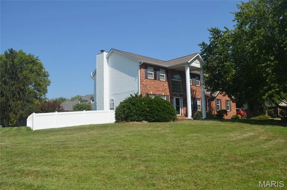 Unit for sale at 121 E Willow Bend Drive, Glen Carbon, IL 62034