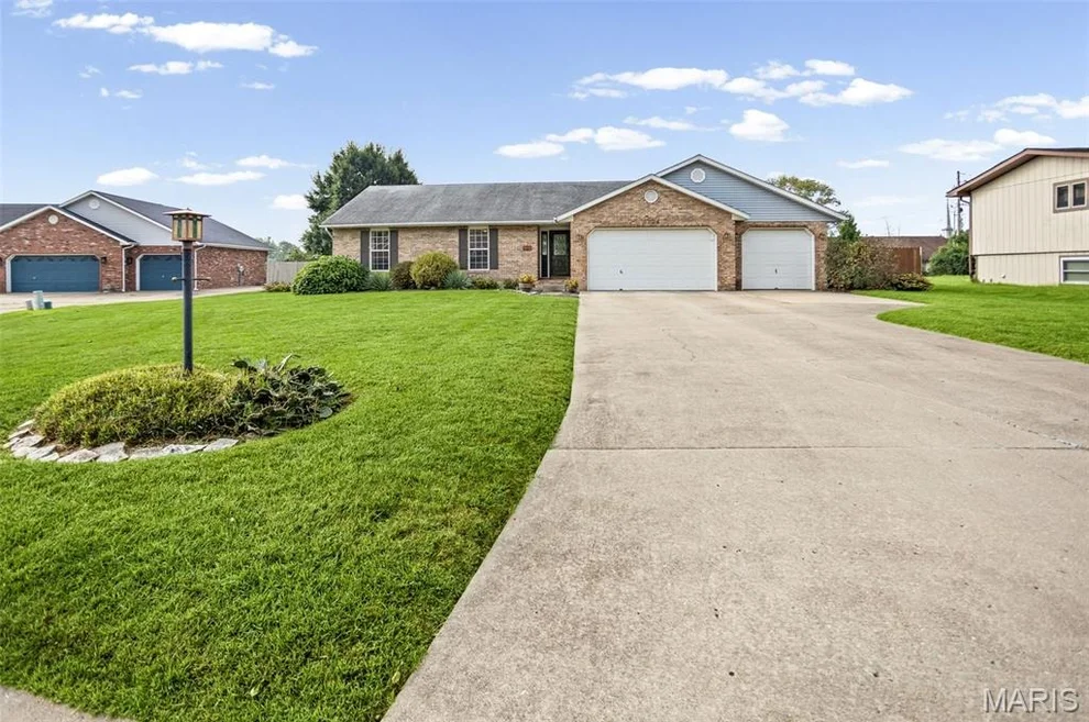 Unit for sale at 2724 Bryden Court, Alton, IL 62002