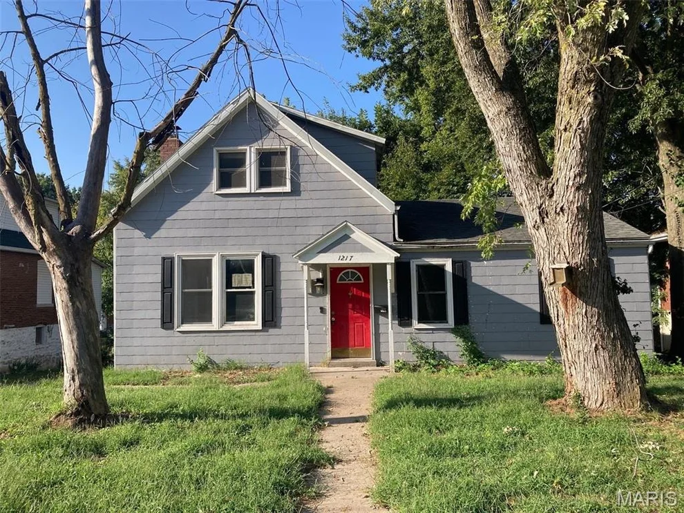 Unit for sale at 1217 W High Street, Jefferson City, MO 65109