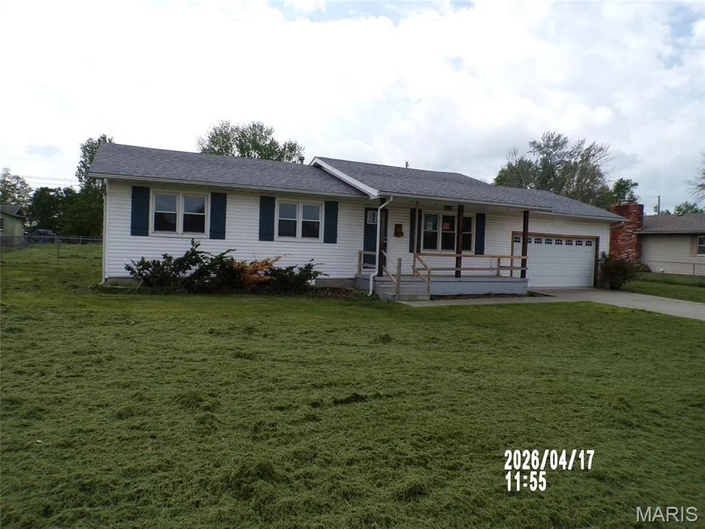 Unit for sale at 318 Farmers Lane, Lebanon, MO 65536
