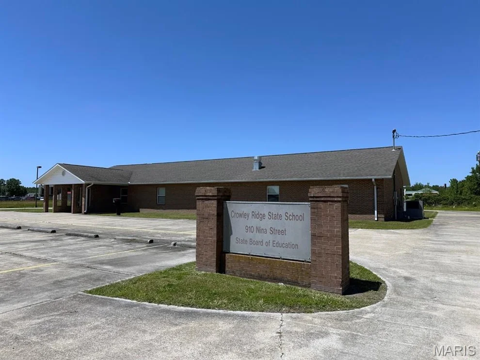 Unit for sale at 910 Nina Street, Dexter, MO 63841