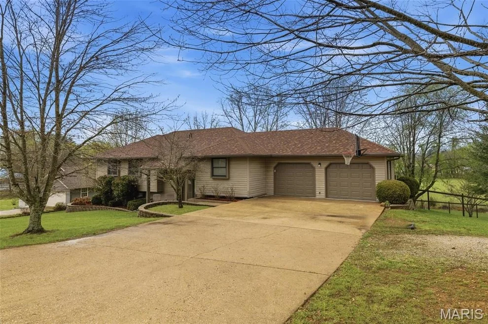 Unit for sale at 1013 M- Sassafras, Willow Springs, MO 65793
