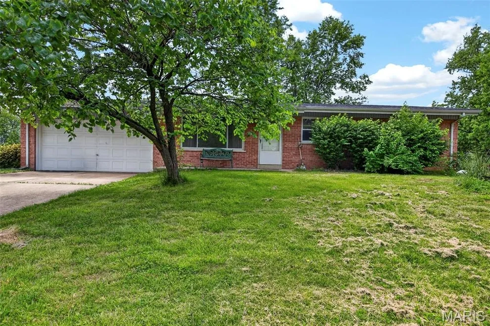 Unit for sale at 33 Cloverdale Drive, Unincorporated, MO 63304