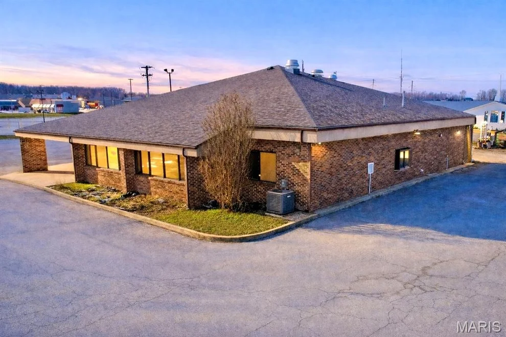 Unit for sale at 1415 Sam Houston Blvd., Houston, MO 65483
