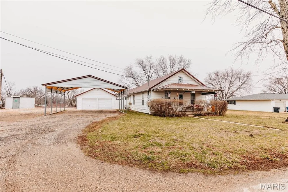 Unit for sale at 412 W Chestnut Street, Dixon, MO 65459