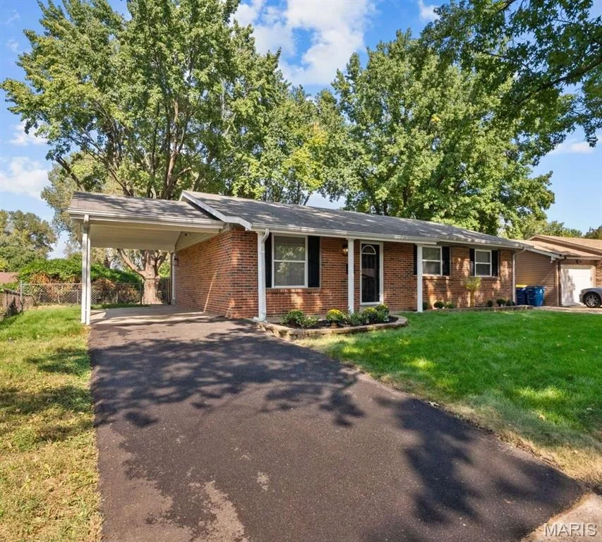 Unit for sale at 2007 Hungerford Drive, Florissant, MO 63031