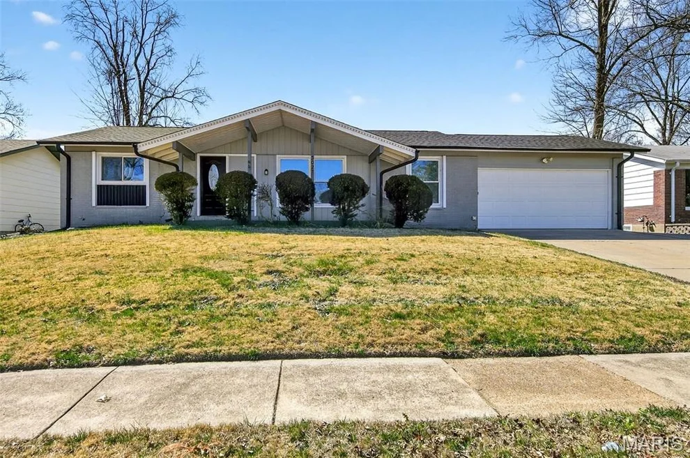 Unit for sale at 3027 Westminster Drive, Florissant, MO 63033