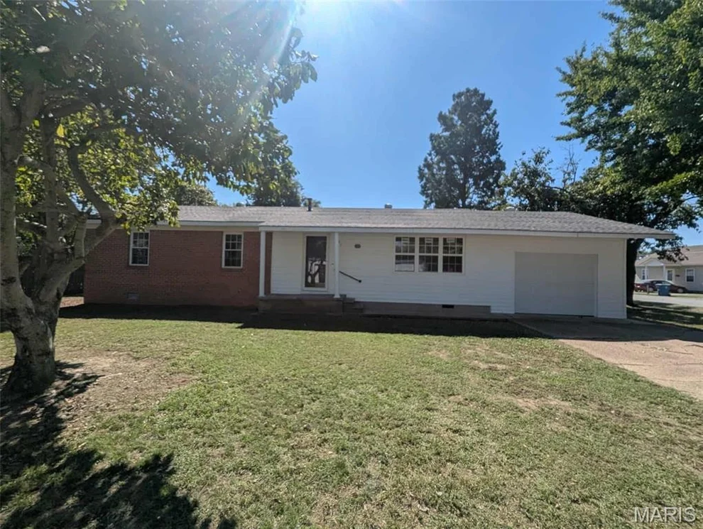 Unit for sale at 301 E Jackson, Hayti, MO 63851