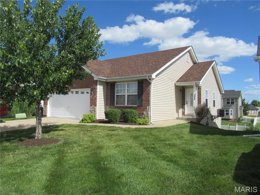 Unit for sale at 322 Stone Village Drive, Wentzville, MO 63385
