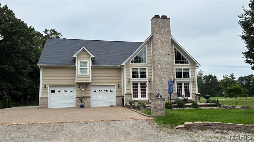 Unit for sale at 9 Teal Drive, Carlyle, IL 62231