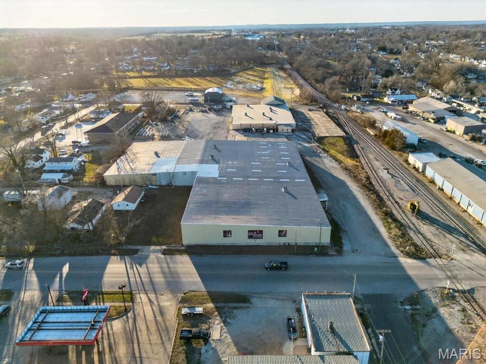 Unit for sale at 102 M- West Front Street, Mountain Grove, MO 65711