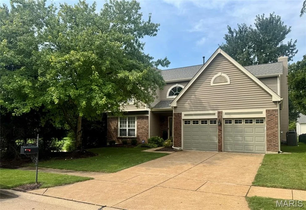 Unit for sale at 2811 Barrett Pines Lane, Des Peres, MO 63021