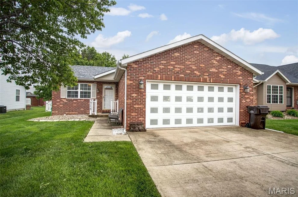 Unit for sale at 518 Deer Run, Moro, IL 62067