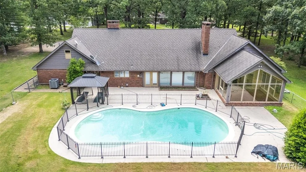 Unit for sale at 1301 Lurlyn Drive, Poplar Bluff, MO 63901