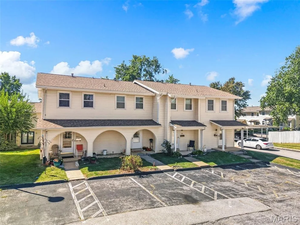 Unit for sale at 2677 Falcons Way, St Charles, MO 63303