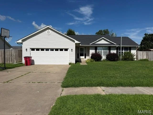 Unit for sale at 914 Pine, Sikeston, MO 63801