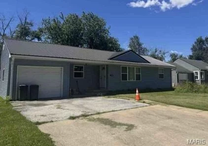 Unit for sale at 108 W Lakeview Avenue, Centralia, MO 65240