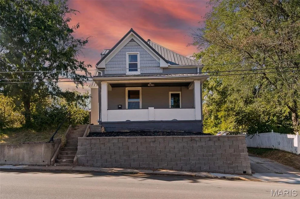 Unit for sale at 912 Broadway Street, Jefferson City, MO 65101