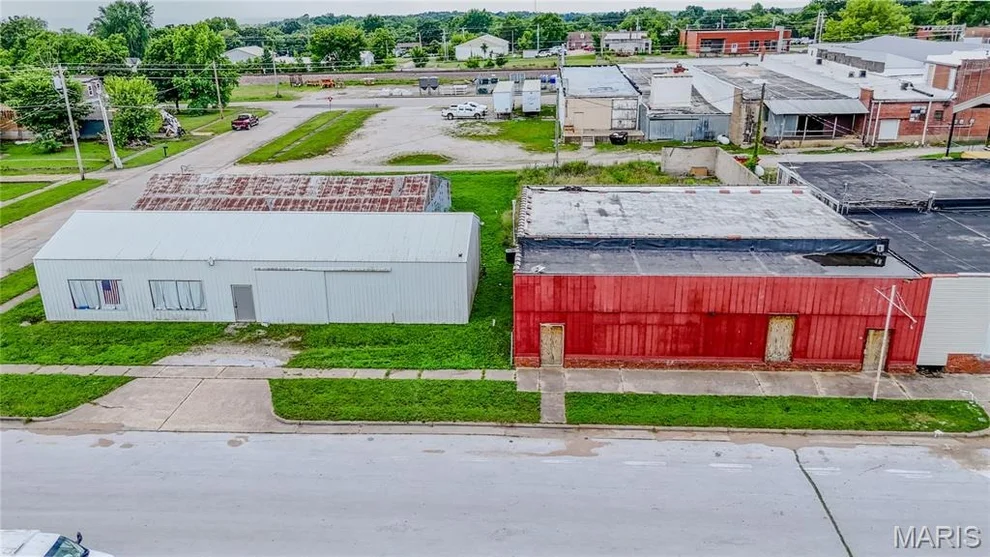 Unit for sale at 111 E Camden Avenue, Richland, MO 65556