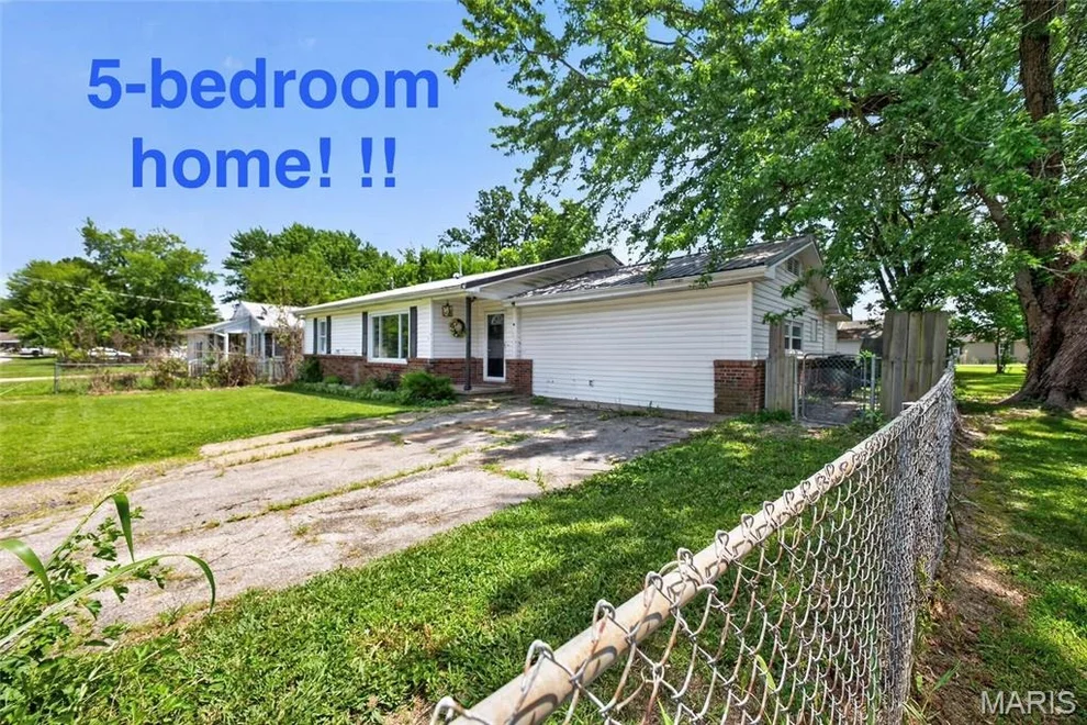 Unit for sale at 707 McClain Street, Richland, MO 65556