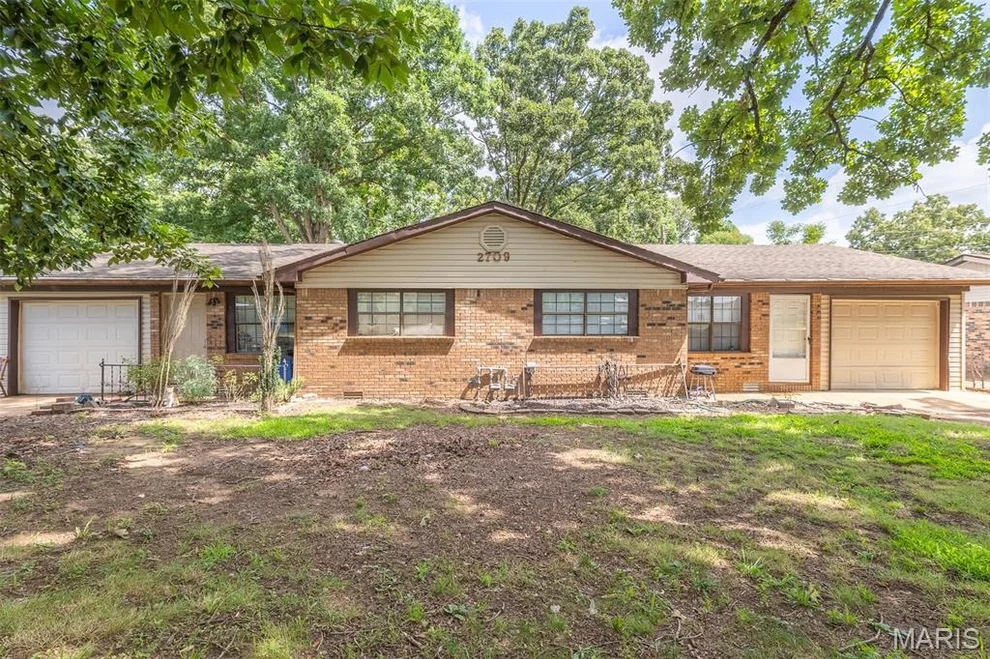 Unit for sale at 2709 Oakmoore Drive, Poplar Bluff, MO 63901