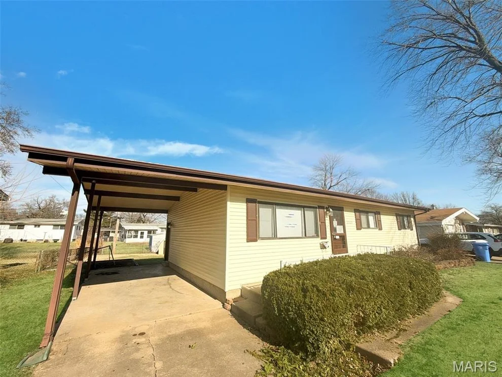 Unit for sale at 2325 Pheasant Drive, St Louis, MO 63031